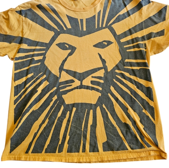 Vintage The Lion King on Broadway Tee T shirt Aop size 2XL Yellow Large Print - Picture 1 of 4